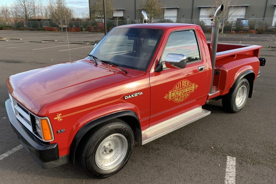 1990 Dodge Dakota (1987-1996) sold for $18,500