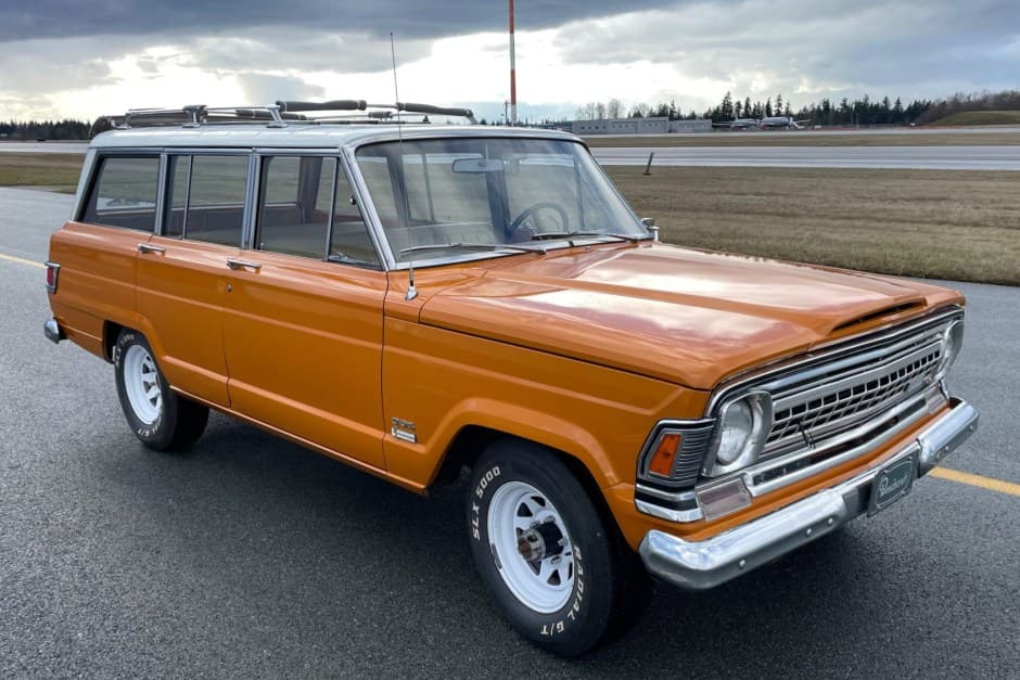 1972 Jeep SJ Wagoneer sold for $10,850