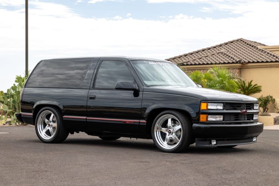 1999 Chevrolet Tahoe GMT400 sold for $26,000