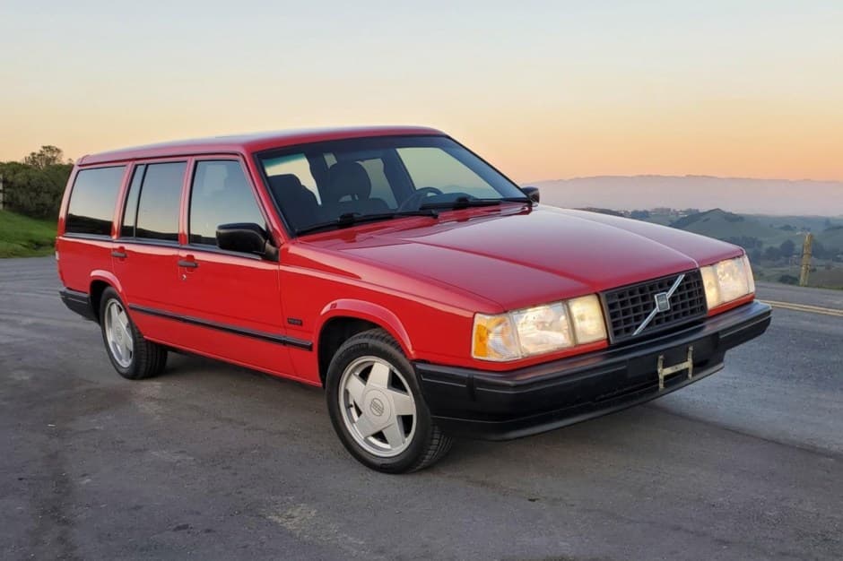 1994 Volvo 900-Series sold for $13,250