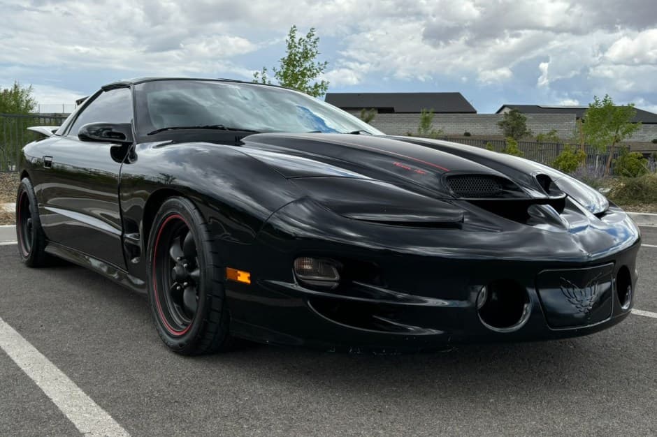 2000 Pontiac Firebird (1993-2002) sold for $15,000