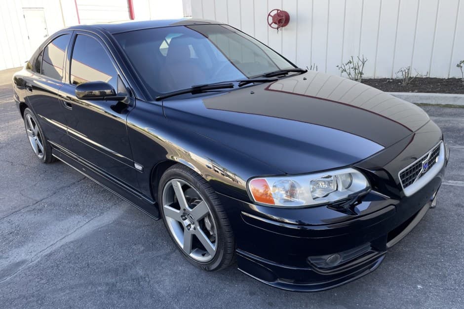 2005 Volvo S60R sold for $25,500