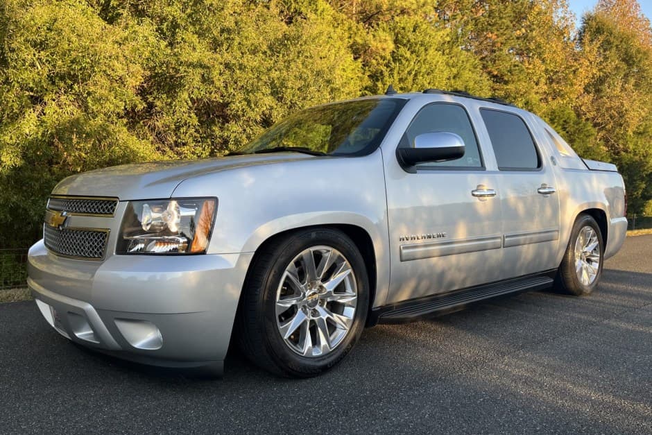 2013 Chevrolet Avalanche sold for $25,000