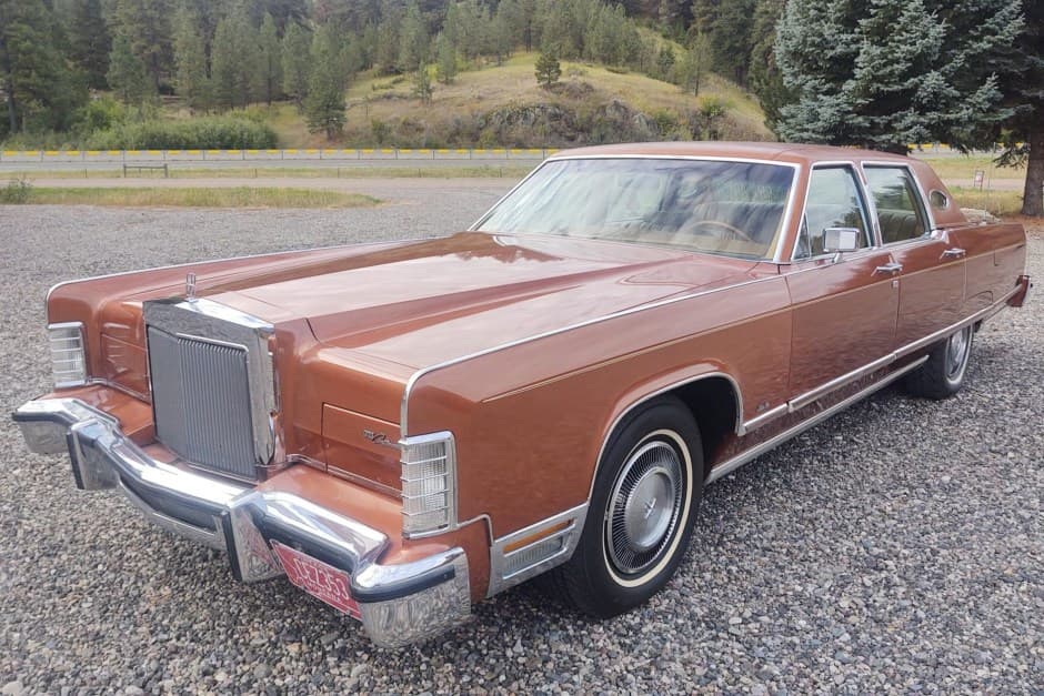 1977 Lincoln Continental (1970-1979) sold for $7,600