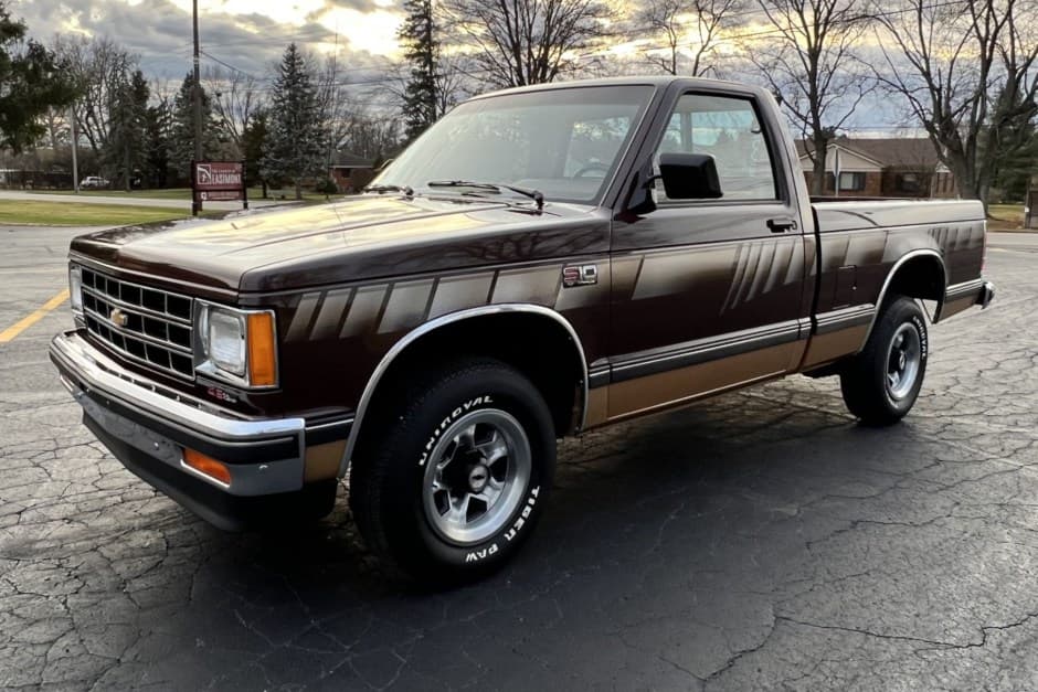 1990 Chevrolet S-10 (1982-1993) sold for $17,250