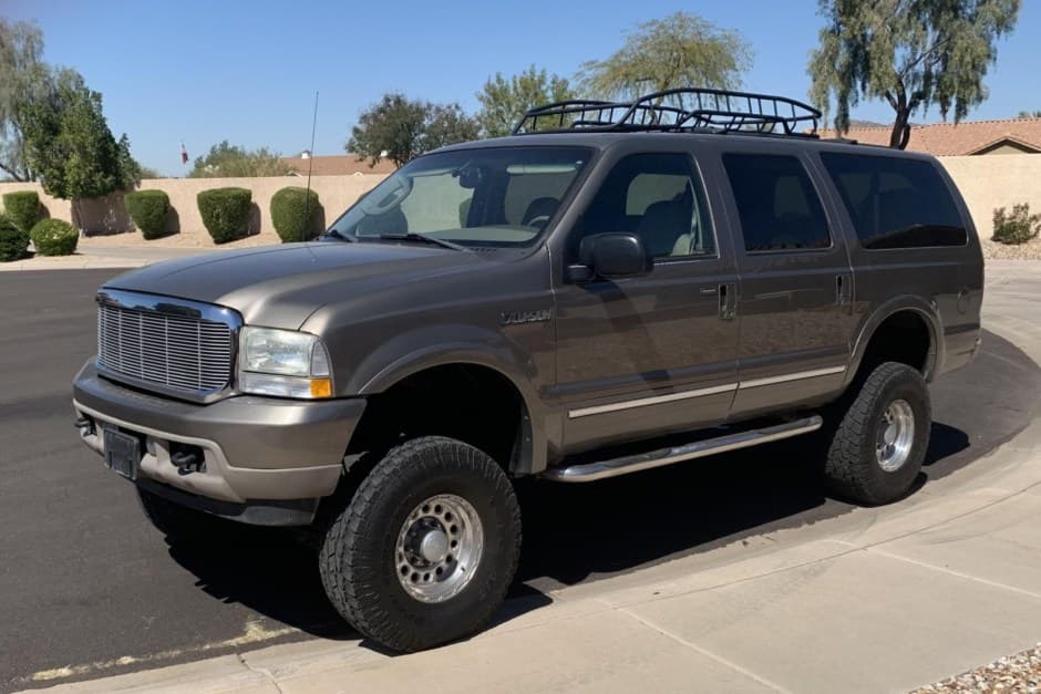 2003 Ford Excursion sold for $16,755