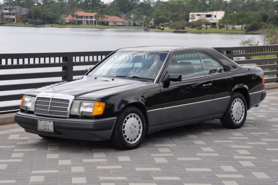 1990 Mercedes-Benz W124 E-Class sold for $15,000