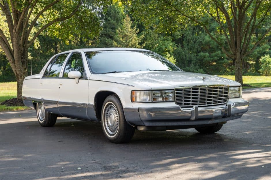 1993 Cadillac Fleetwood 1985-1996 sold for $10,099