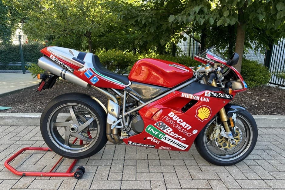 2001 Ducati 996 sold for $16,500