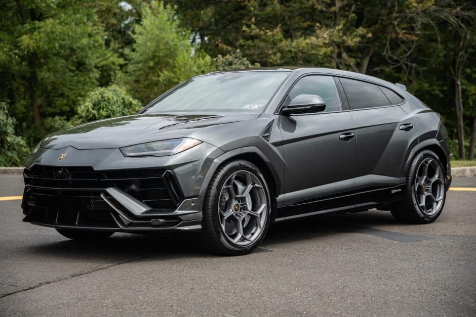 2023 Lamborghini Urus sold for $274,000