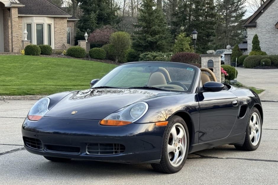 2001 Porsche 986 Boxster sold for $16,250
