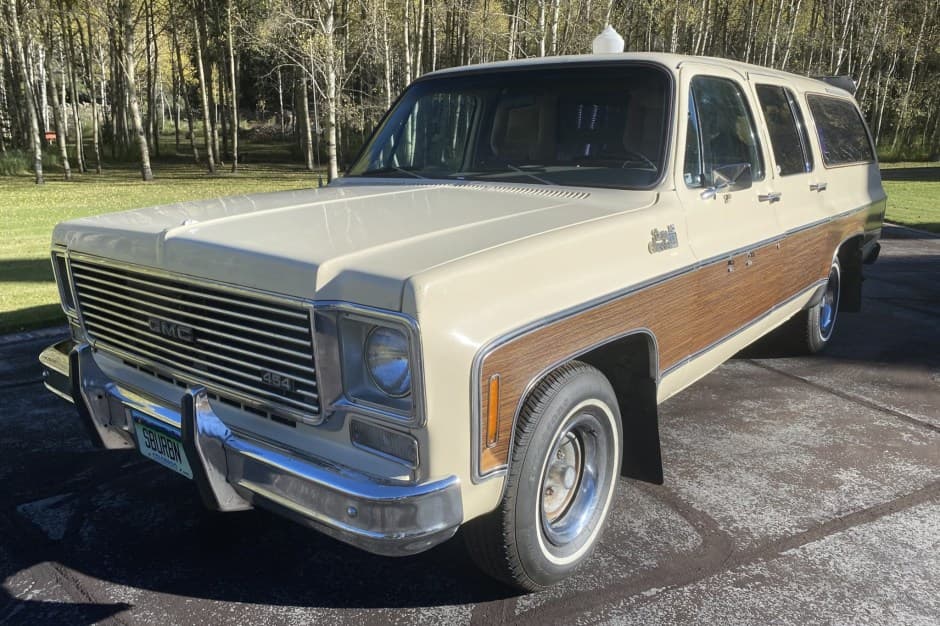 1976 GMC Suburban (1973-1991) sold for $11,750