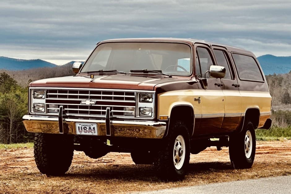 1986 Chevrolet Suburban (1973-1991) sold for $39,500