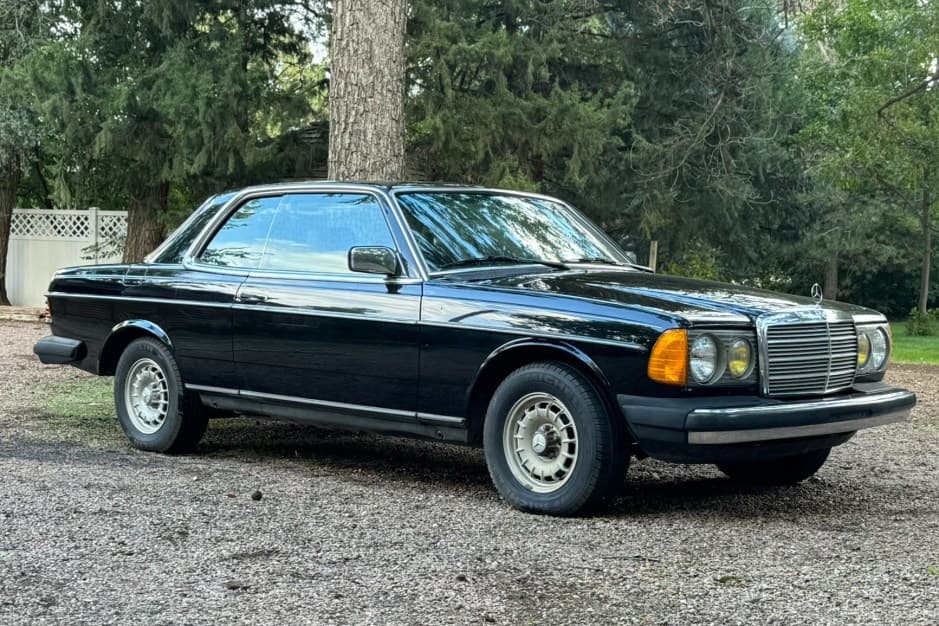1984 Mercedes-Benz W123 sold for $7,500