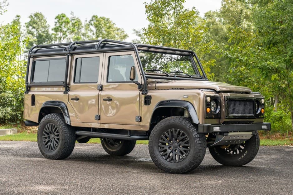 2021 Osprey Defender Replica sold for $108,569