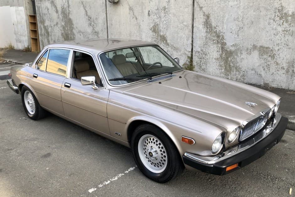 1989 Jaguar XJ Series 3 (1980-1992) sold for $9,100
