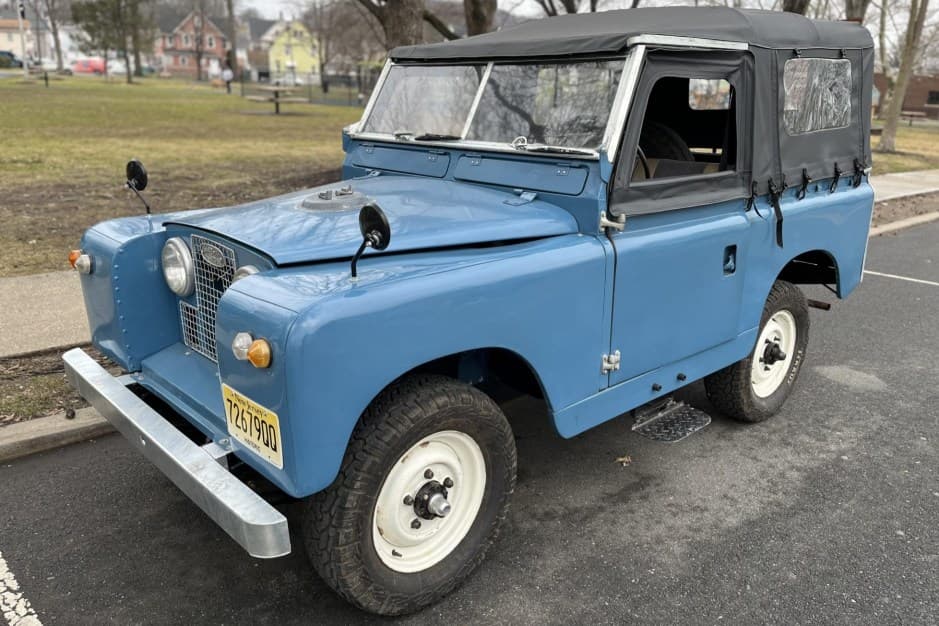 1960 Land Rover Series 88 sold for $12,000