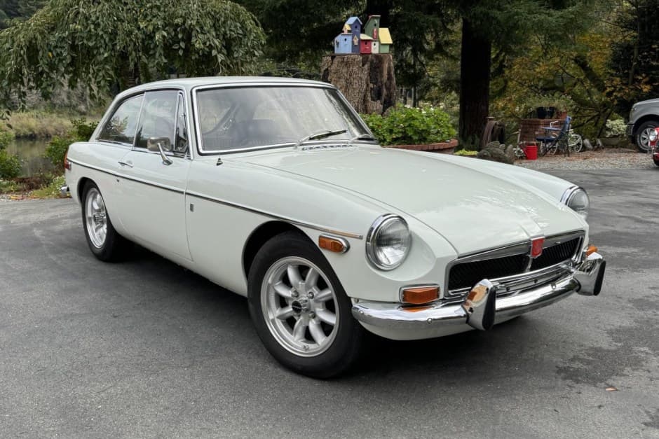 1970 MG MGB sold for $23,000