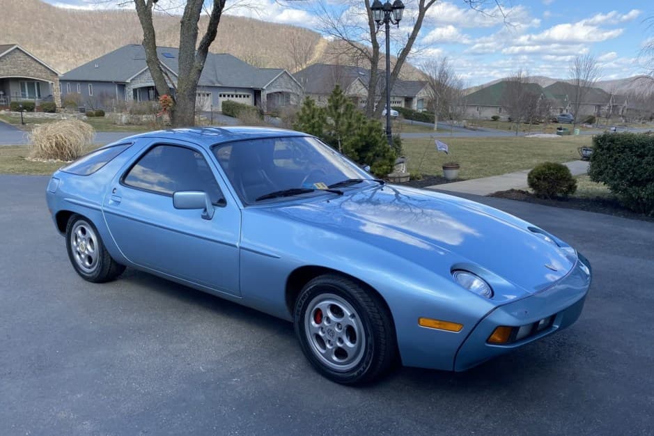 1982 Porsche 928 sold for $18,000