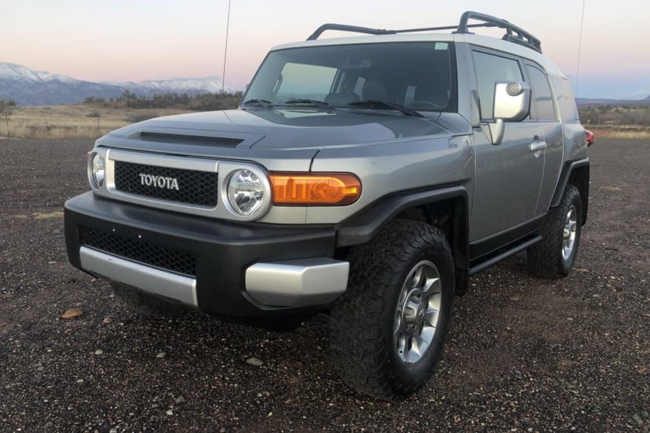 2012 Toyota FJ Cruiser sold for $26,800