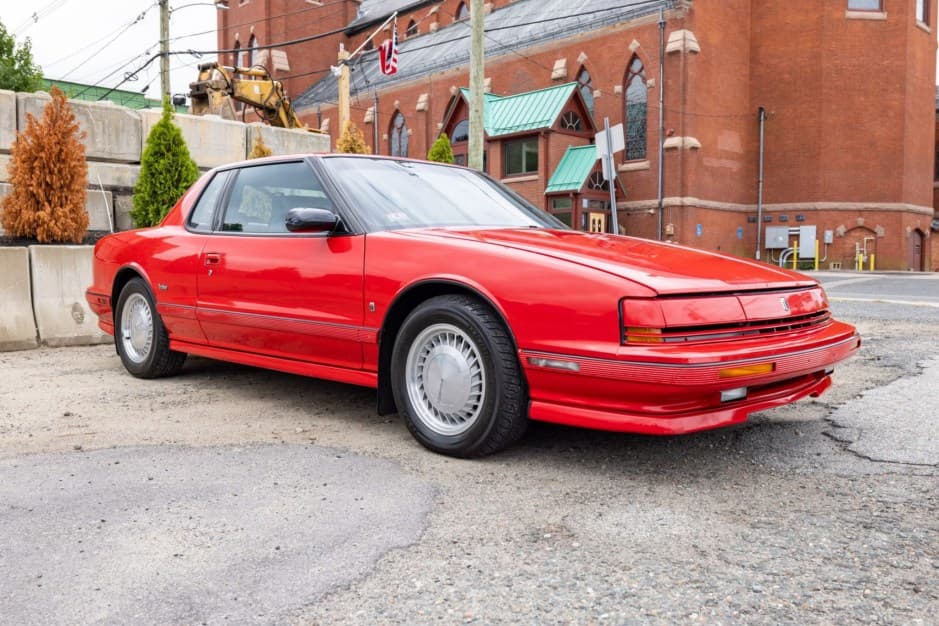 1990 Oldsmobile Toronado sold for $8,353