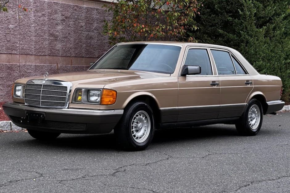 1984 Mercedes-Benz W126 S-Class sold for $14,750