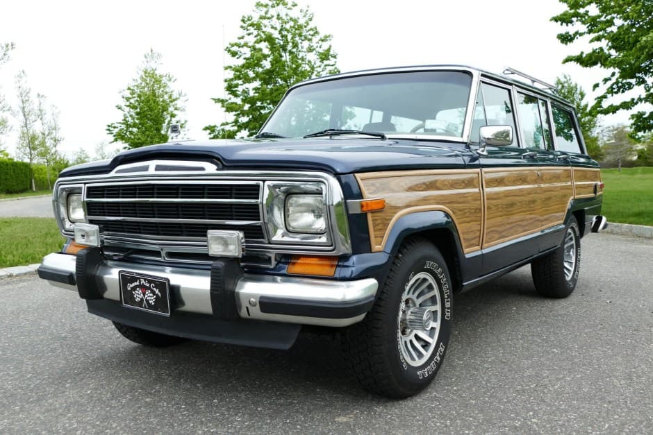 1988 Jeep SJ Grand Wagoneer sold for $14,000