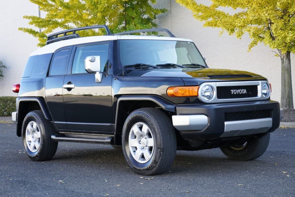 2007 Toyota FJ Cruiser sold for $18,888
