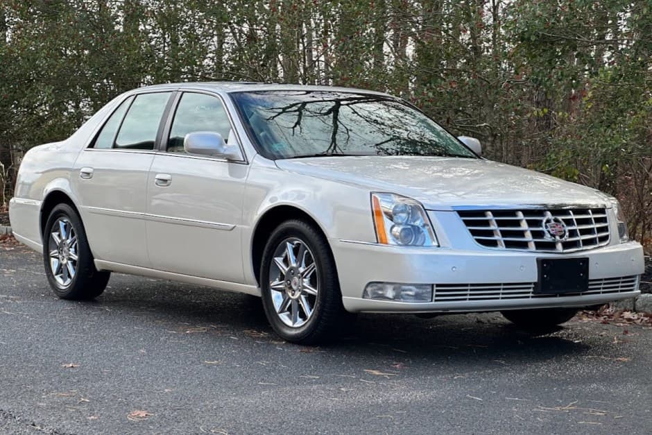 2010 Cadillac DTS sold for $11,250