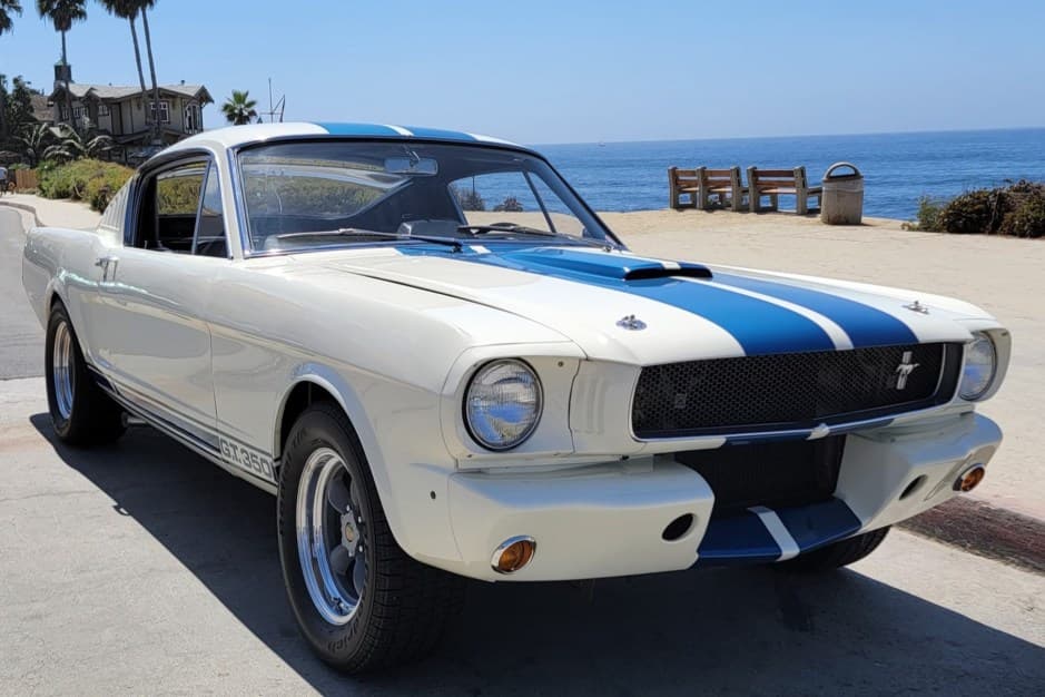 1965 Shelby Mustang GT350 & GT500 sold for $325,000