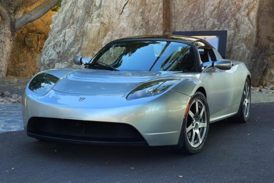 2008 Tesla Roadster sold for $61,002