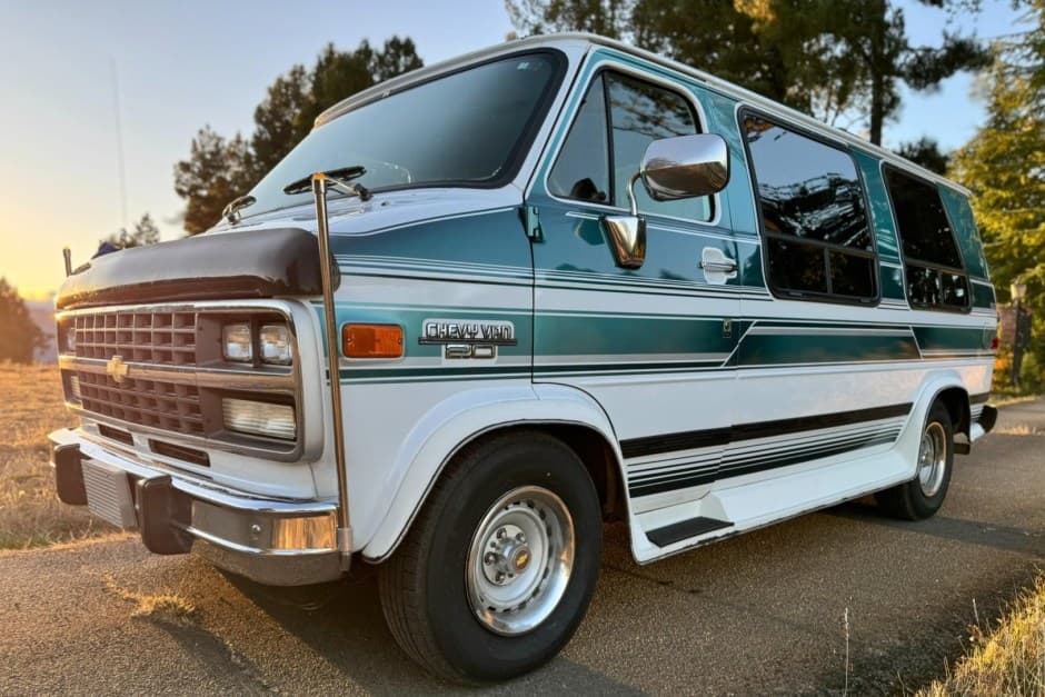 1994 Chevrolet G-Series Van sold for $11,750