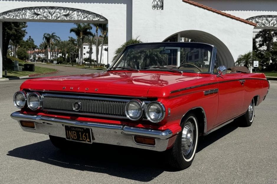 1963 Buick Skylark sold for $13,777