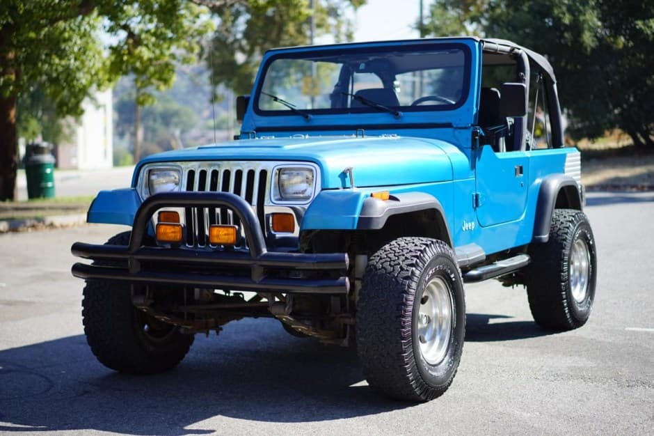 1993 Jeep Wrangler YJ (1987-1995) sold for $7,500