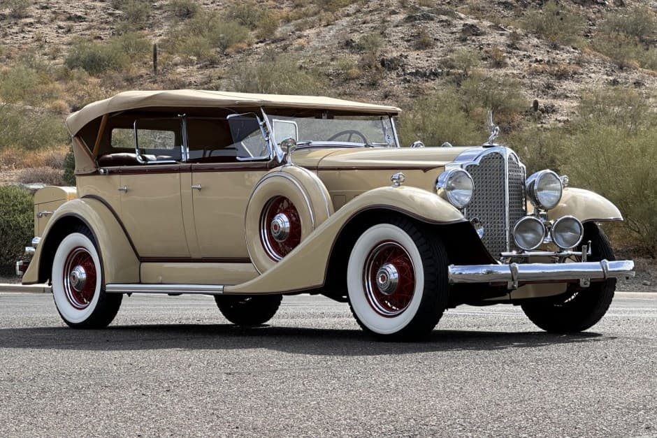 1933 Packard Eight sold for $128,000