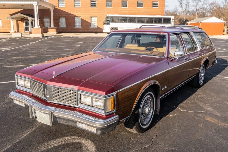 1988 Oldsmobile Custom Cruiser sold for $8,900