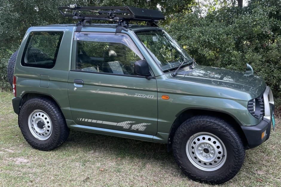 1996 Mitsubishi Pajero & Montero sold for $10,250