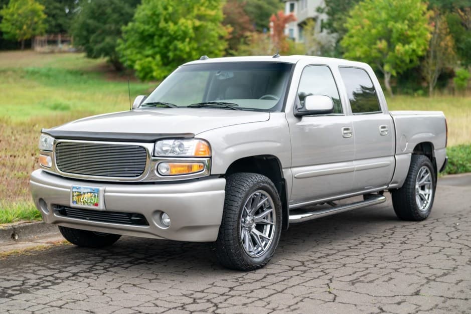 2005 GMC Sierra (GMT800 1999-2007) sold for $14,000