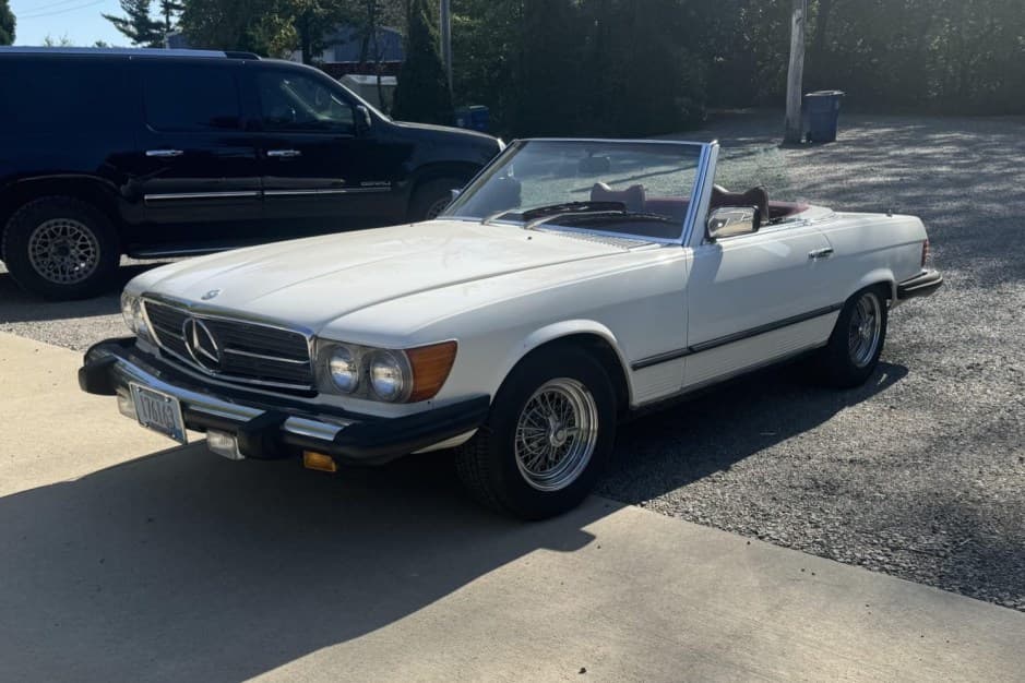 1979 Mercedes-Benz R107 SL sold for $7,700