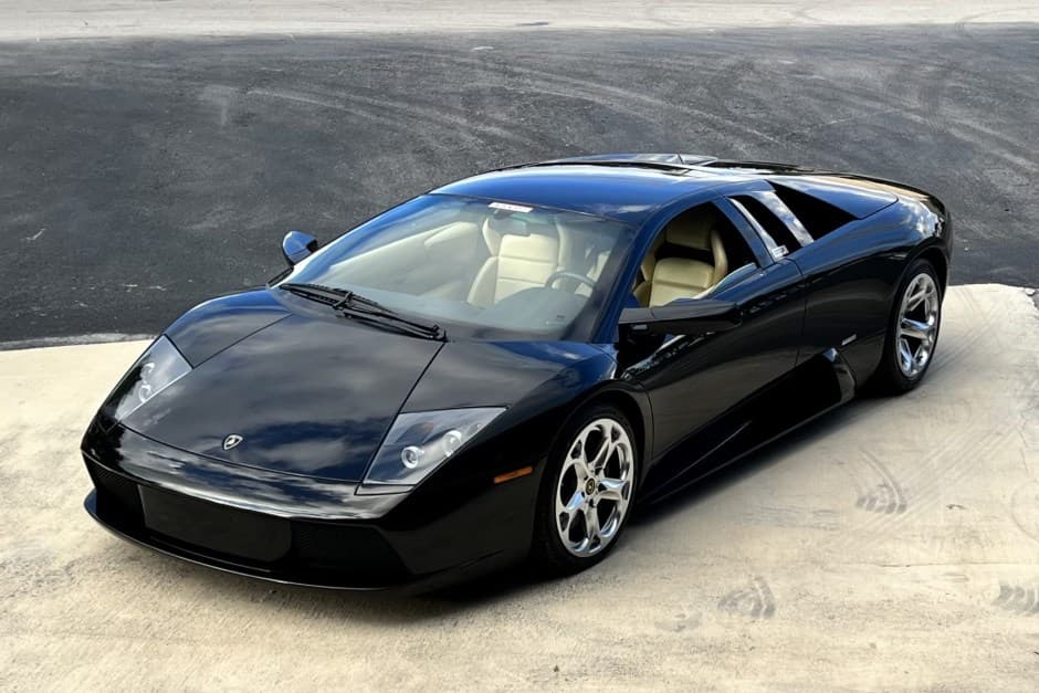 2004 Lamborghini Murciélago sold for $199,999