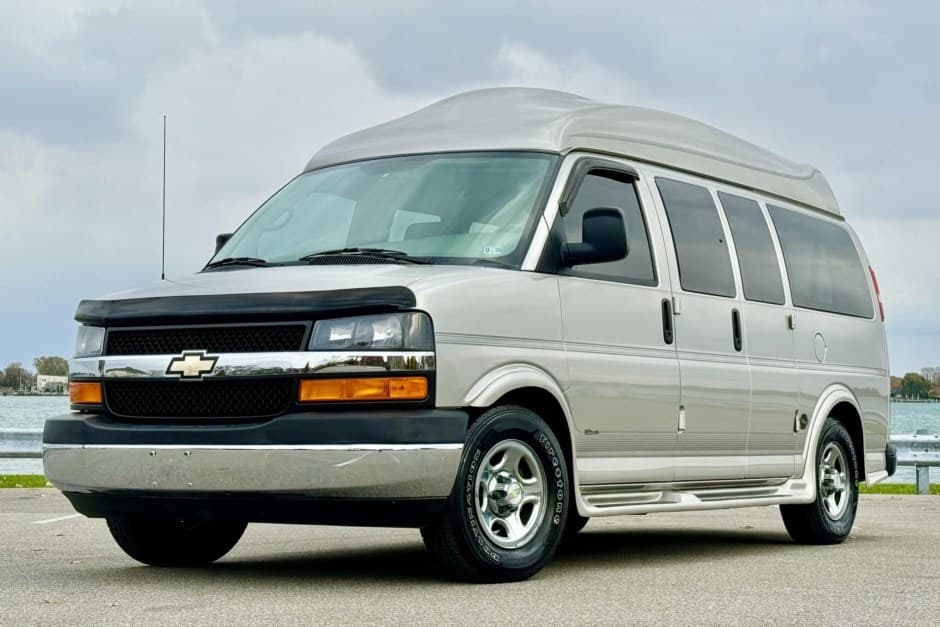 2006 Chevrolet Express sold for $24,350