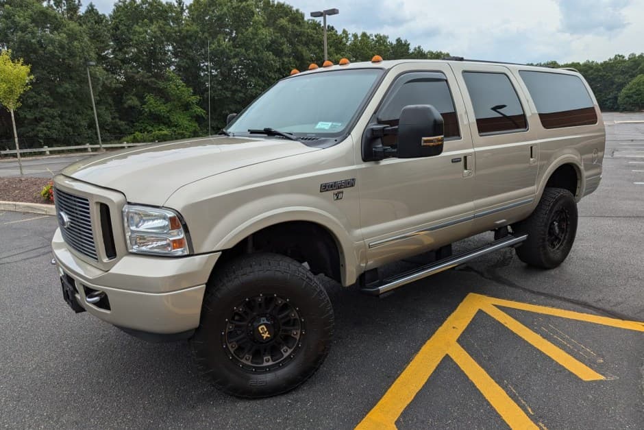 2004 Ford Excursion sold for $26,500