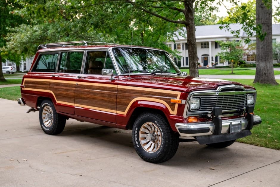 1985 Jeep SJ Grand Wagoneer sold for $25,500