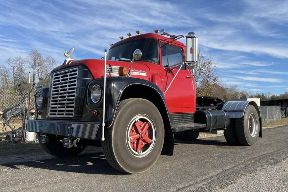 1977 International Harvester Loadstar sold for $8,500