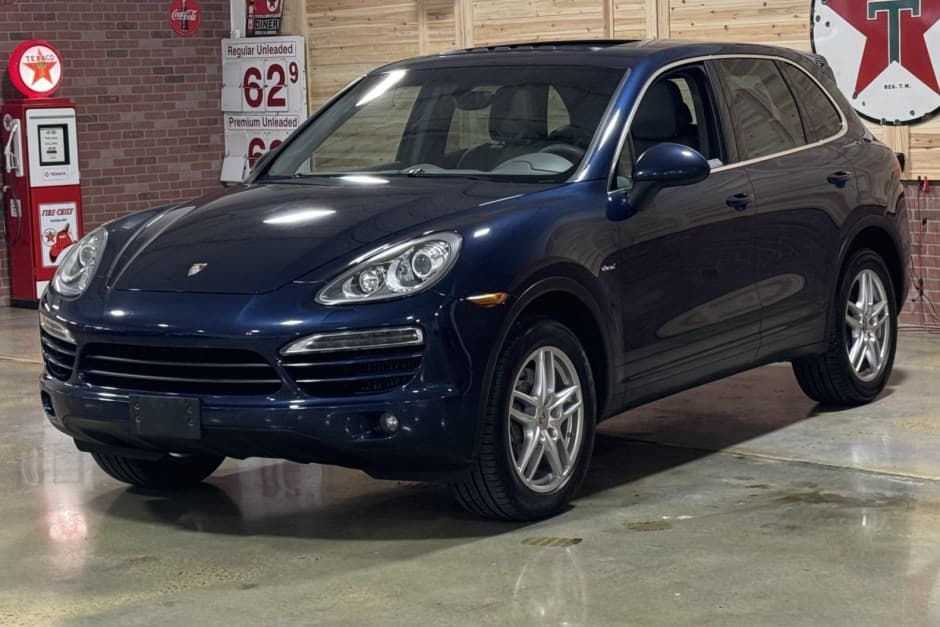 2013 Porsche 958 Cayenne (2011-2018) sold for $14,000
