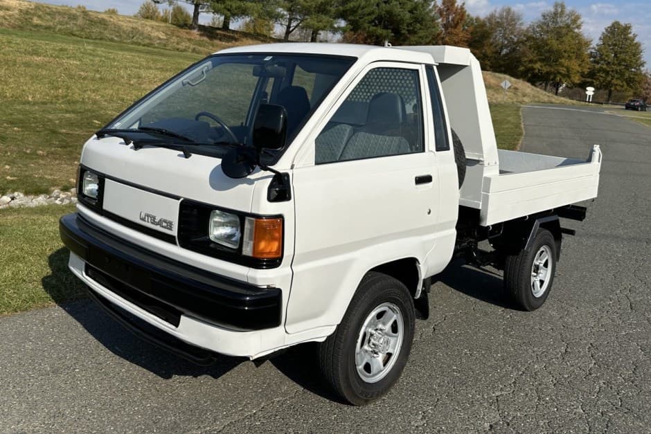 1995 Toyota LiteAce & TownAce sold for $9,300