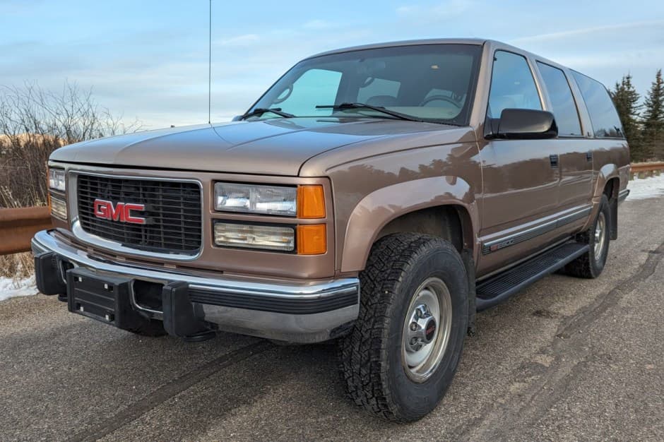 1996 GMC Suburban (GMT400 1992-1999) sold for $19,250