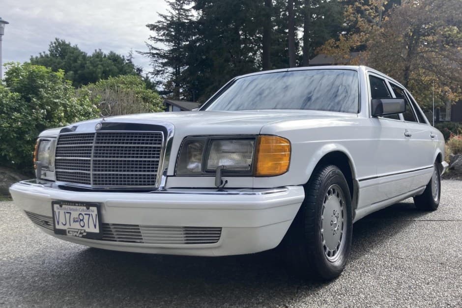 1990 Mercedes-Benz W126 S-Class sold for $5,400