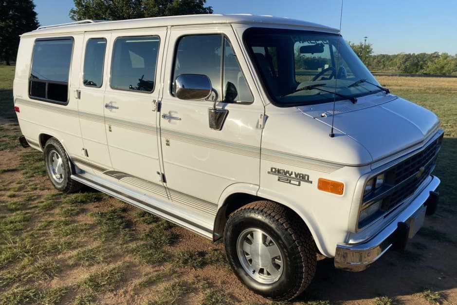 1995 Chevrolet G-Series Van sold for $13,000