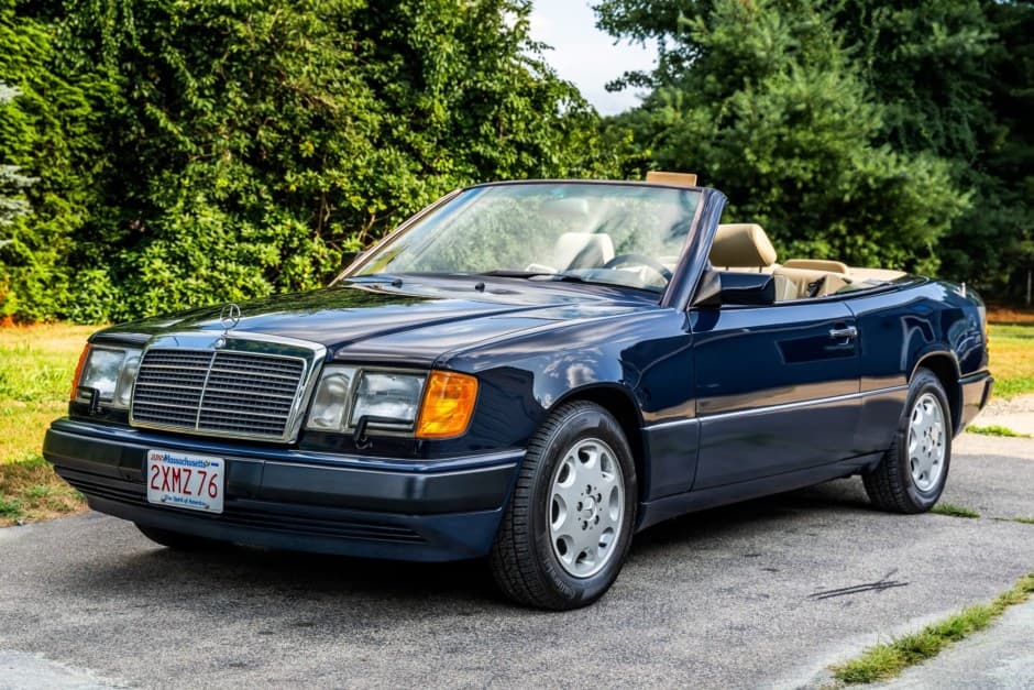 1993 Mercedes-Benz W124 E-Class sold for $14,287